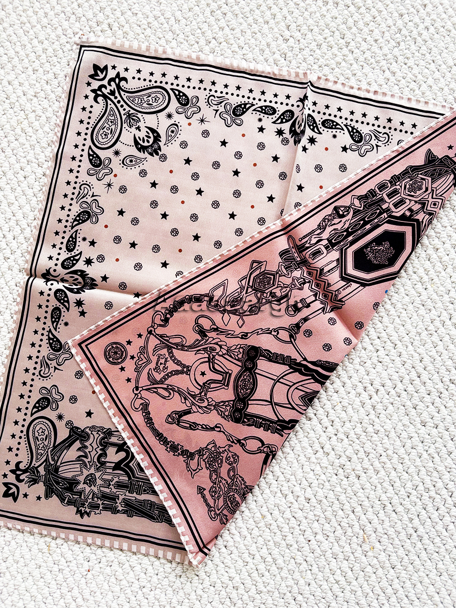 Double Faced Print Small Silk  - Luxury Bags Hong Kong 리뷰 및 가격